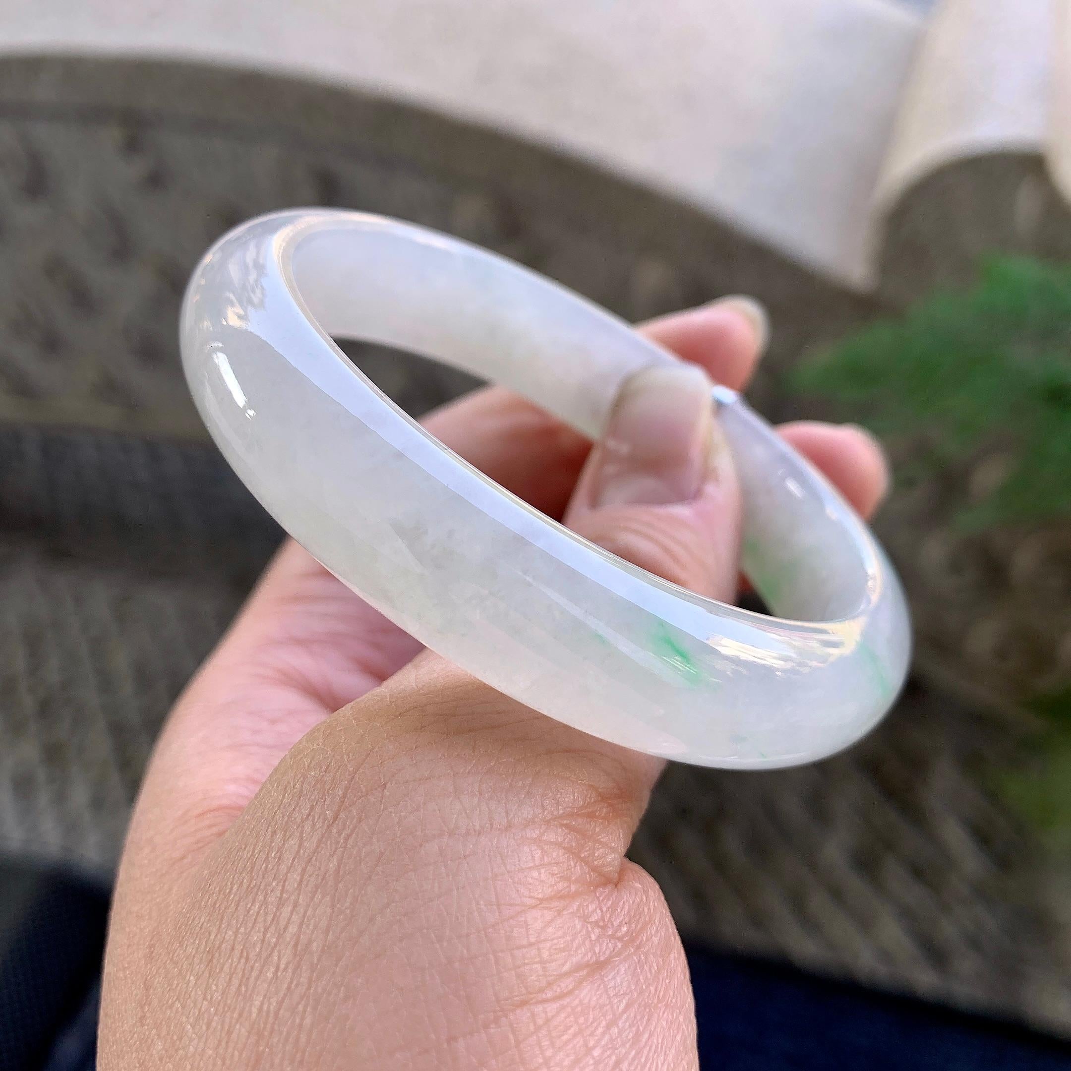 糯冰种白底飘花贵妃手镯（55mm）（yc305699）