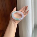 糯冰春底带色翡翠圆条手镯（55.5mm）（yc361745）