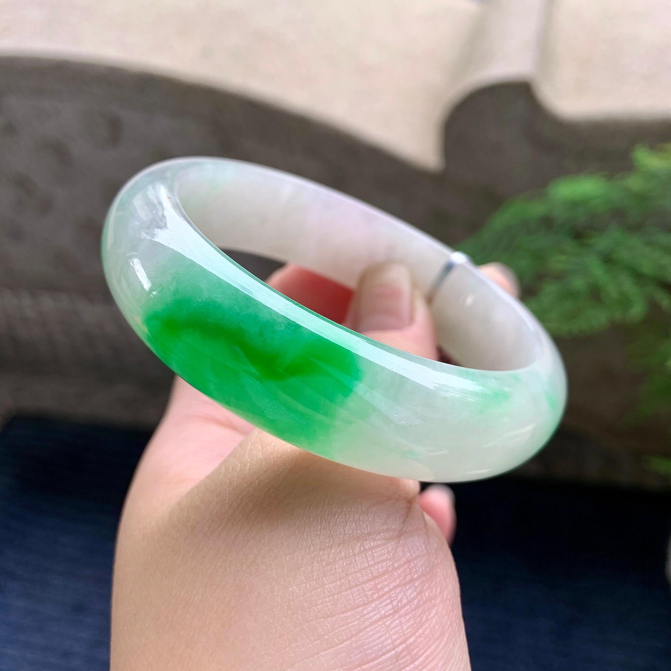 糯冰种飘阳绿宽版轮胎手镯（59.4mm）（yc253810）