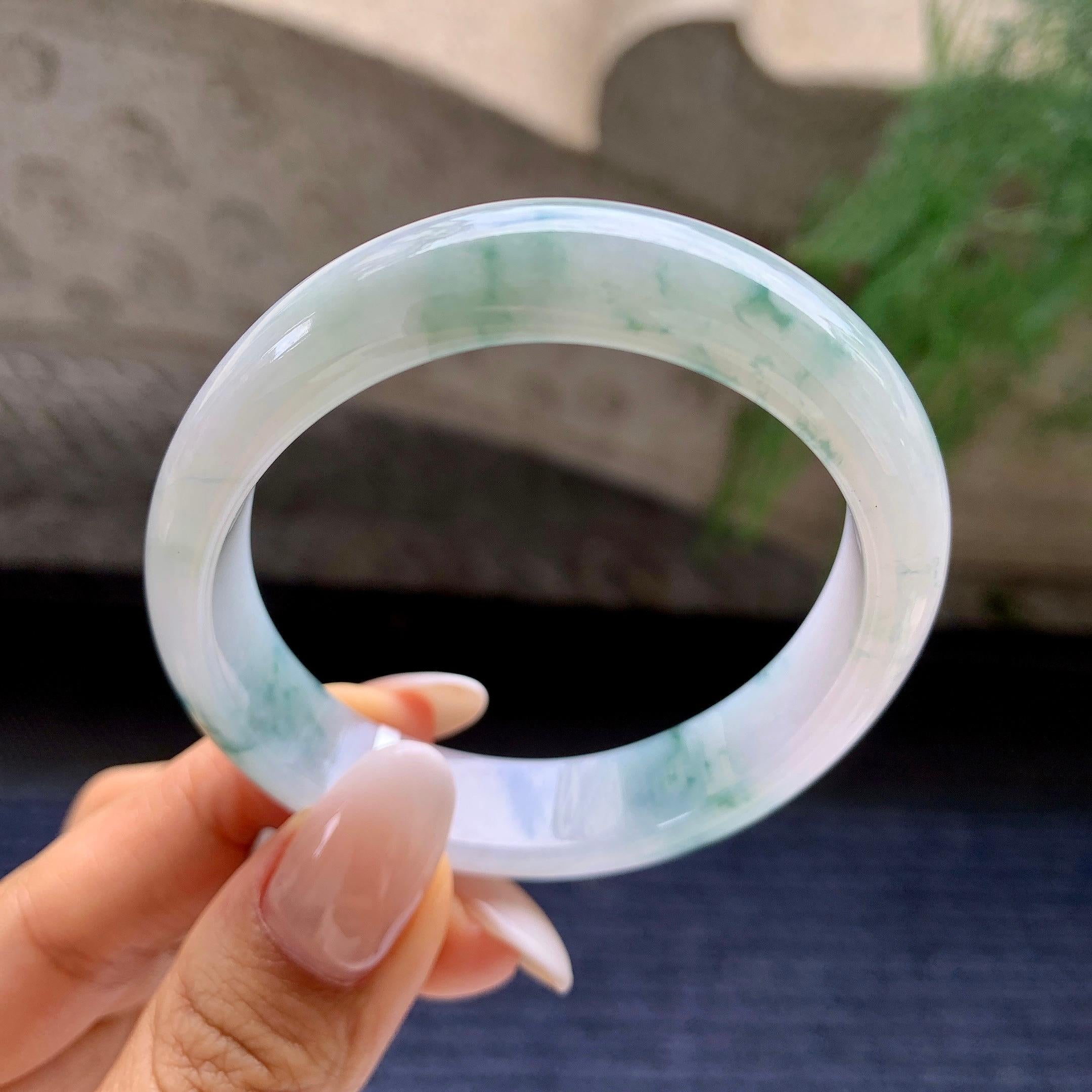 细糯种飘花贵妃手镯      55.7圈      天然缅甸A货翡翠（yc408856）