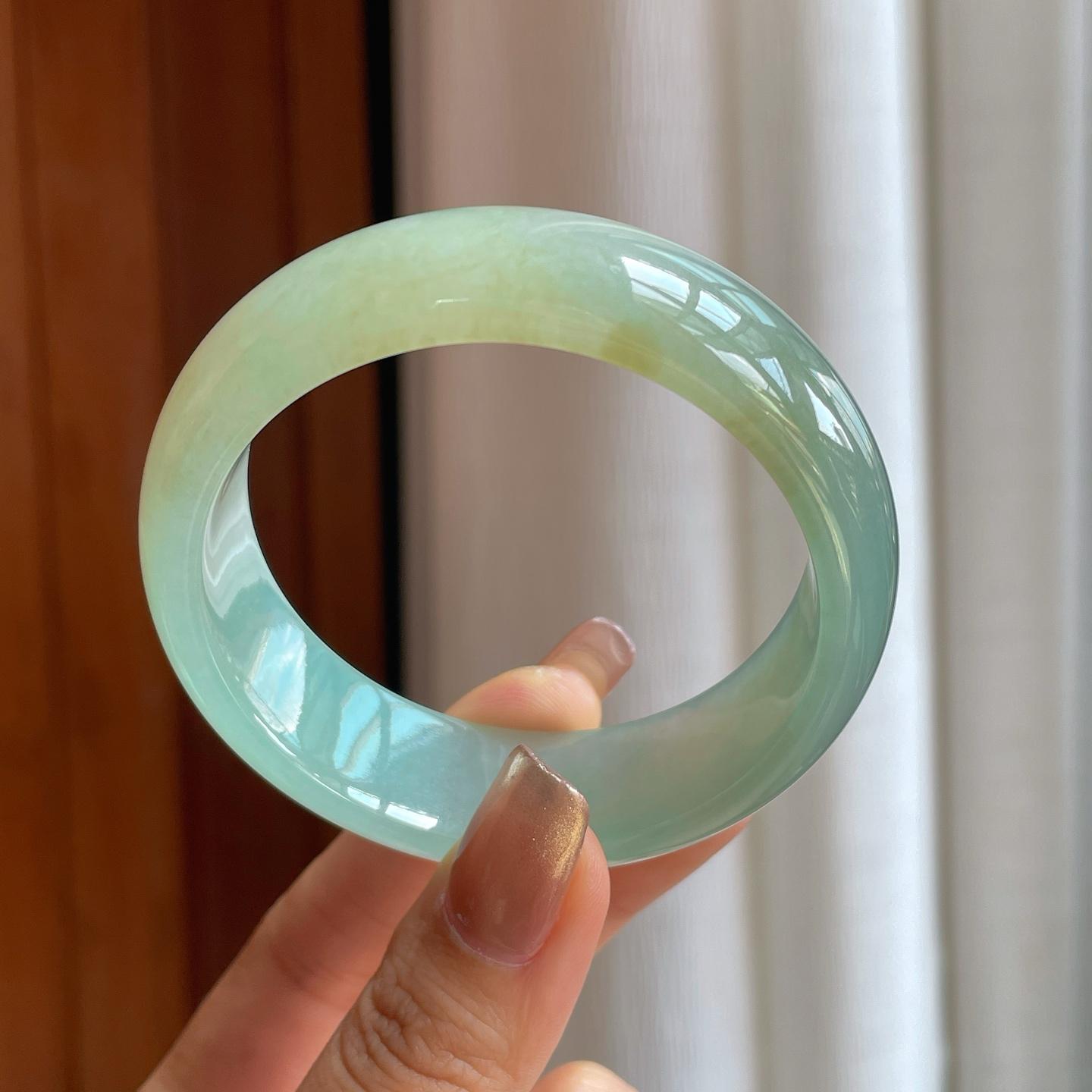 糯冰晴底宽版翡翠平安镯（55.7mm）（yc373870）