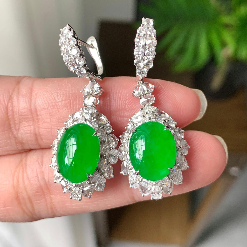 18K金钻镶糯冰种阳绿蛋面耳坠（yc254107）