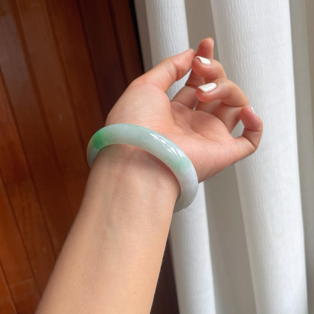 糯冰带色翡翠平安镯（56.5mm）（yc249159）