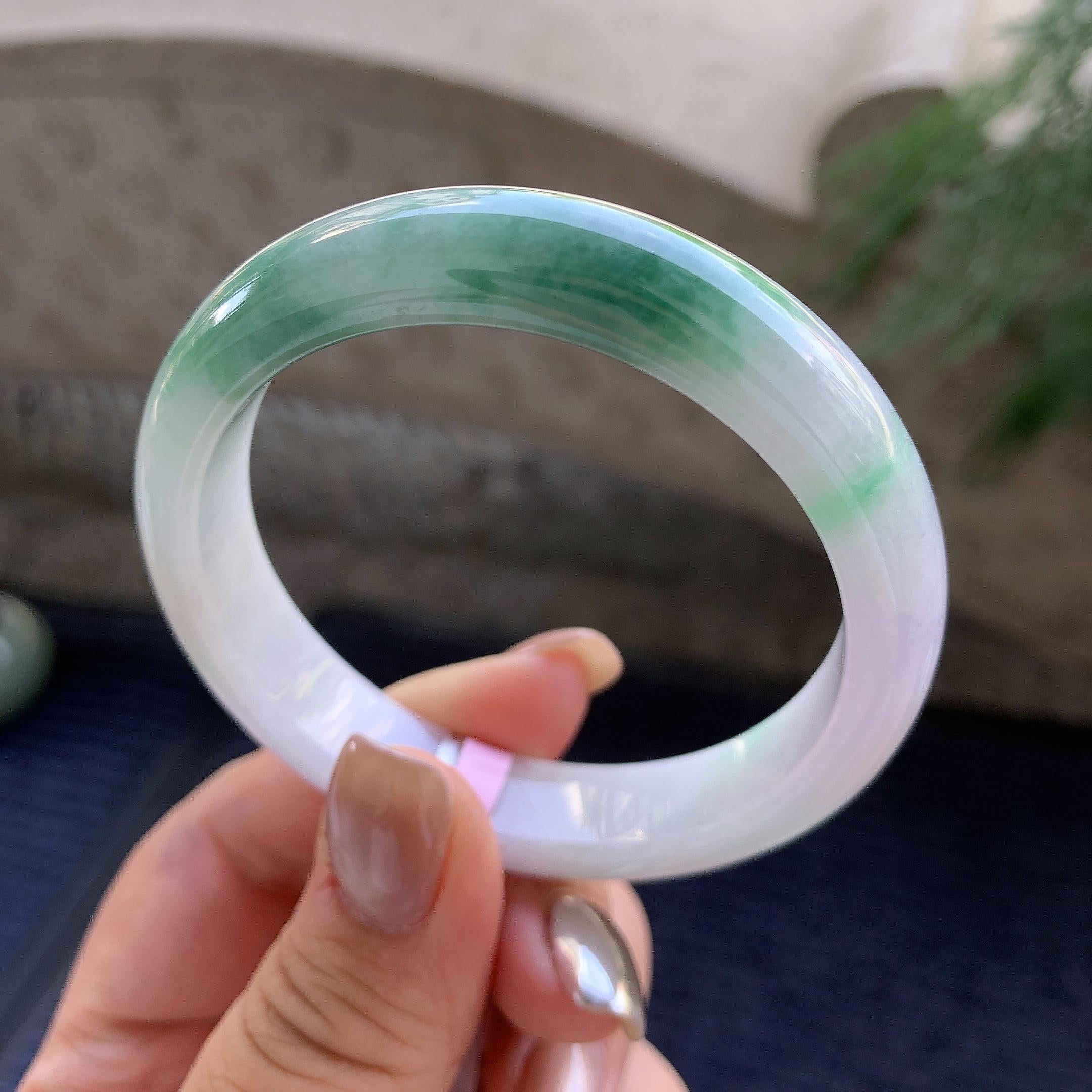 细糯种淡紫色飘绿花正圈平安镯  54.5圈口  天然缅甸A货翡翠（yc425968）
