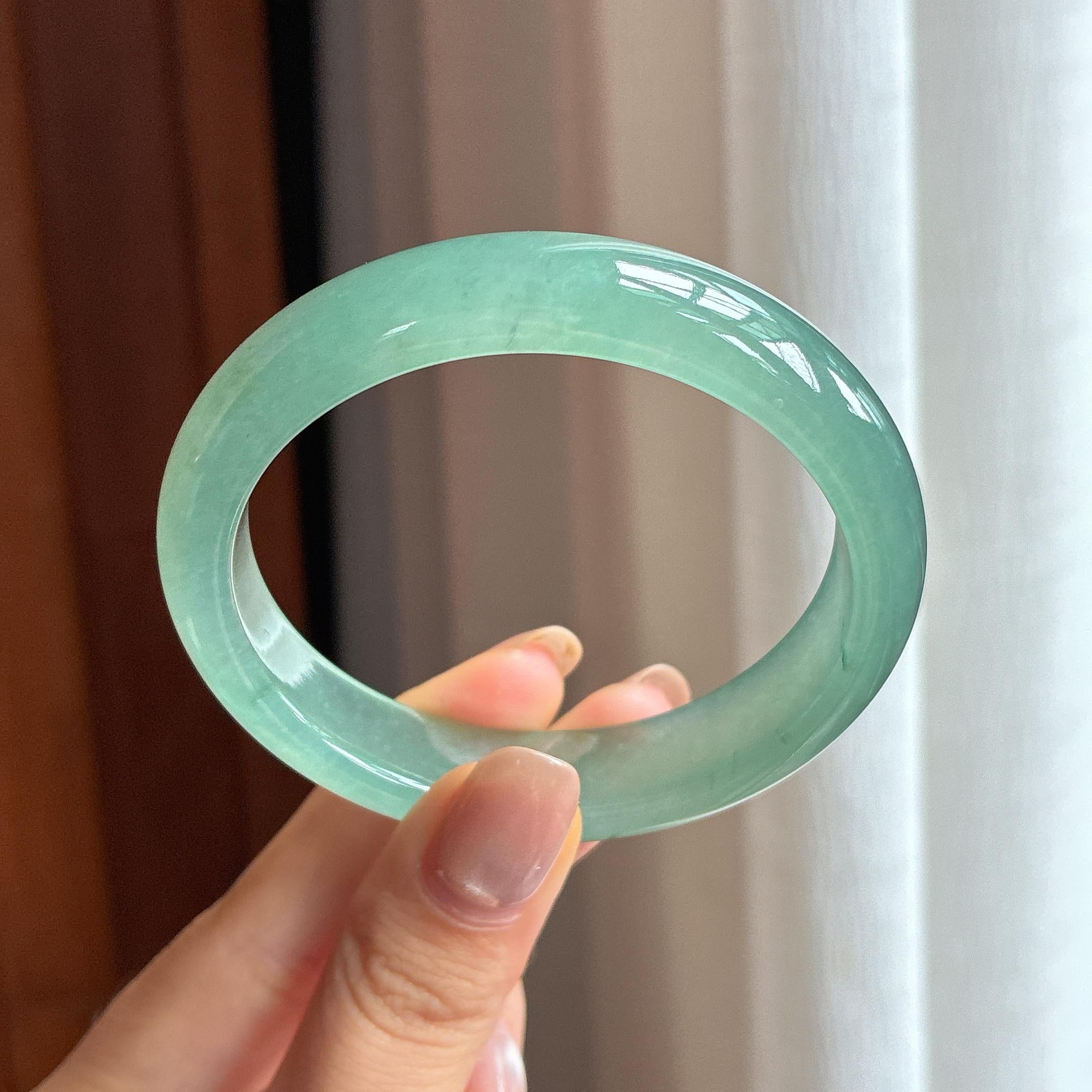 冰种起光湖水绿翡翠贵妃镯 55圈（yc435385）