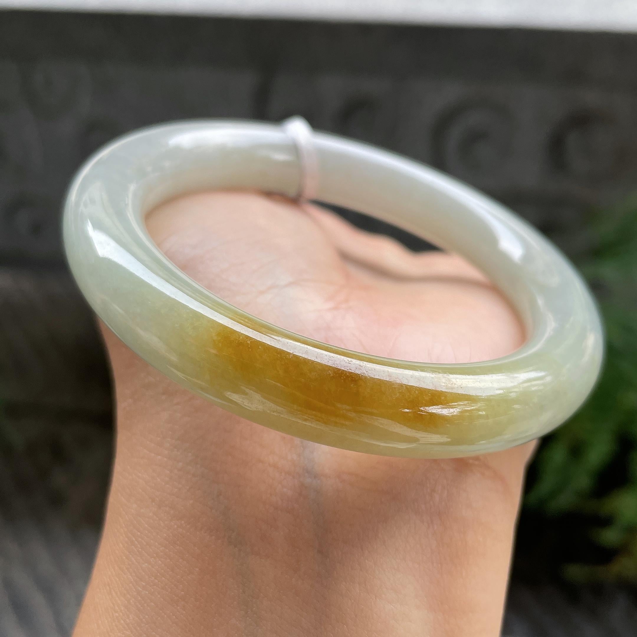 大圈口     细糯种飘黄翡圆条手镯58.6圈     天然缅甸A货翡翠（yc387359）