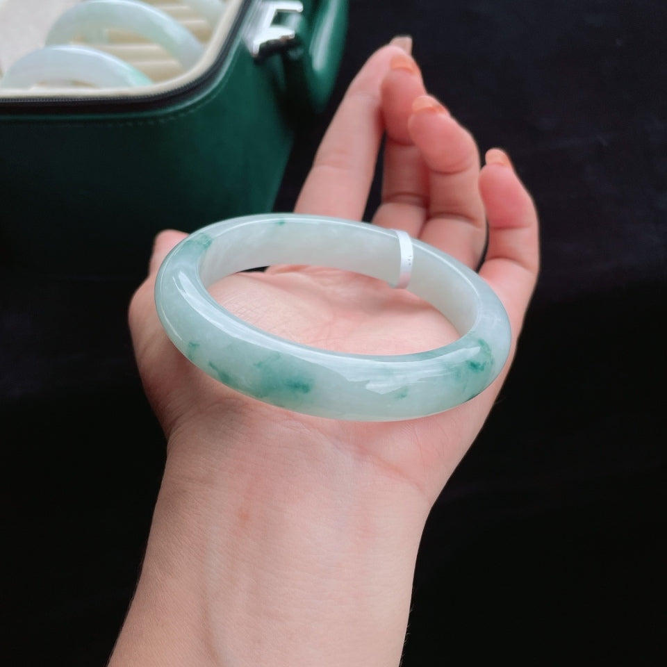 糯冰飘花翡翠手镯（61.2mm）（yc016141）