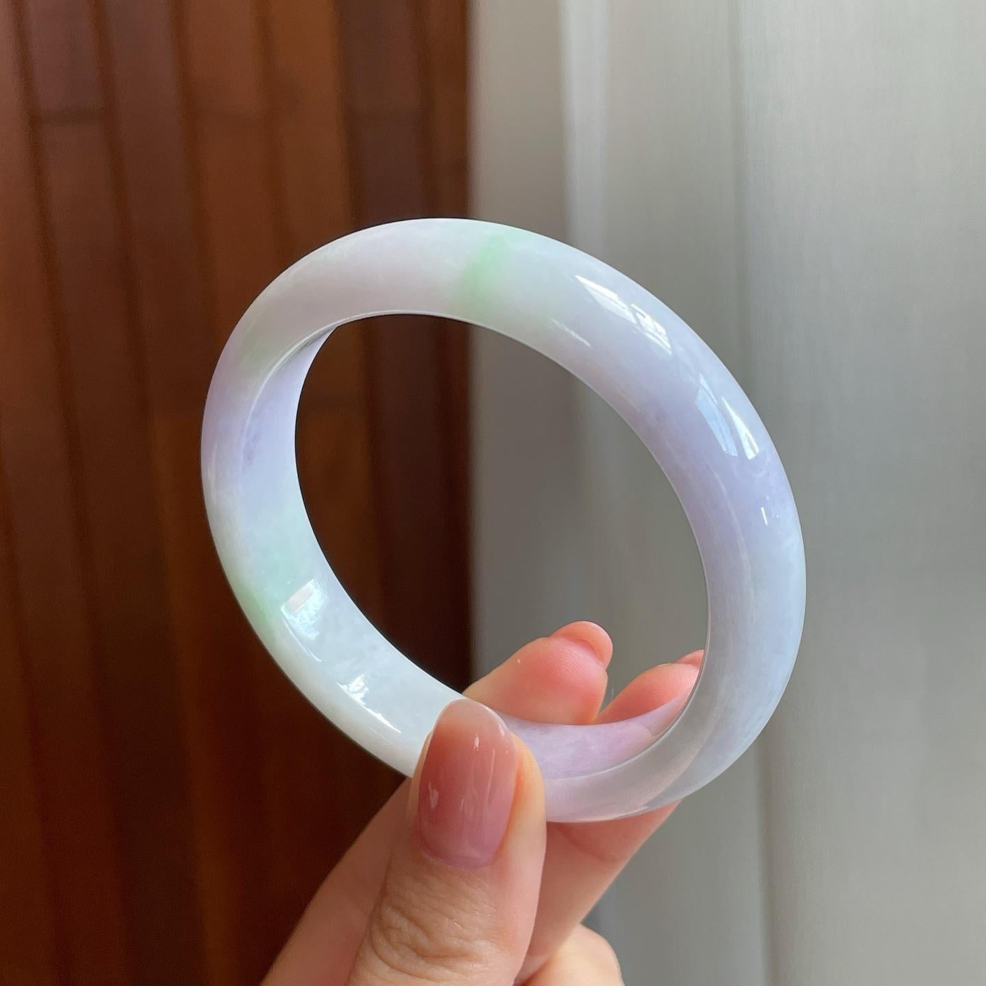 糯冰春带彩翡翠平安镯(55.6mm)（yc323111）