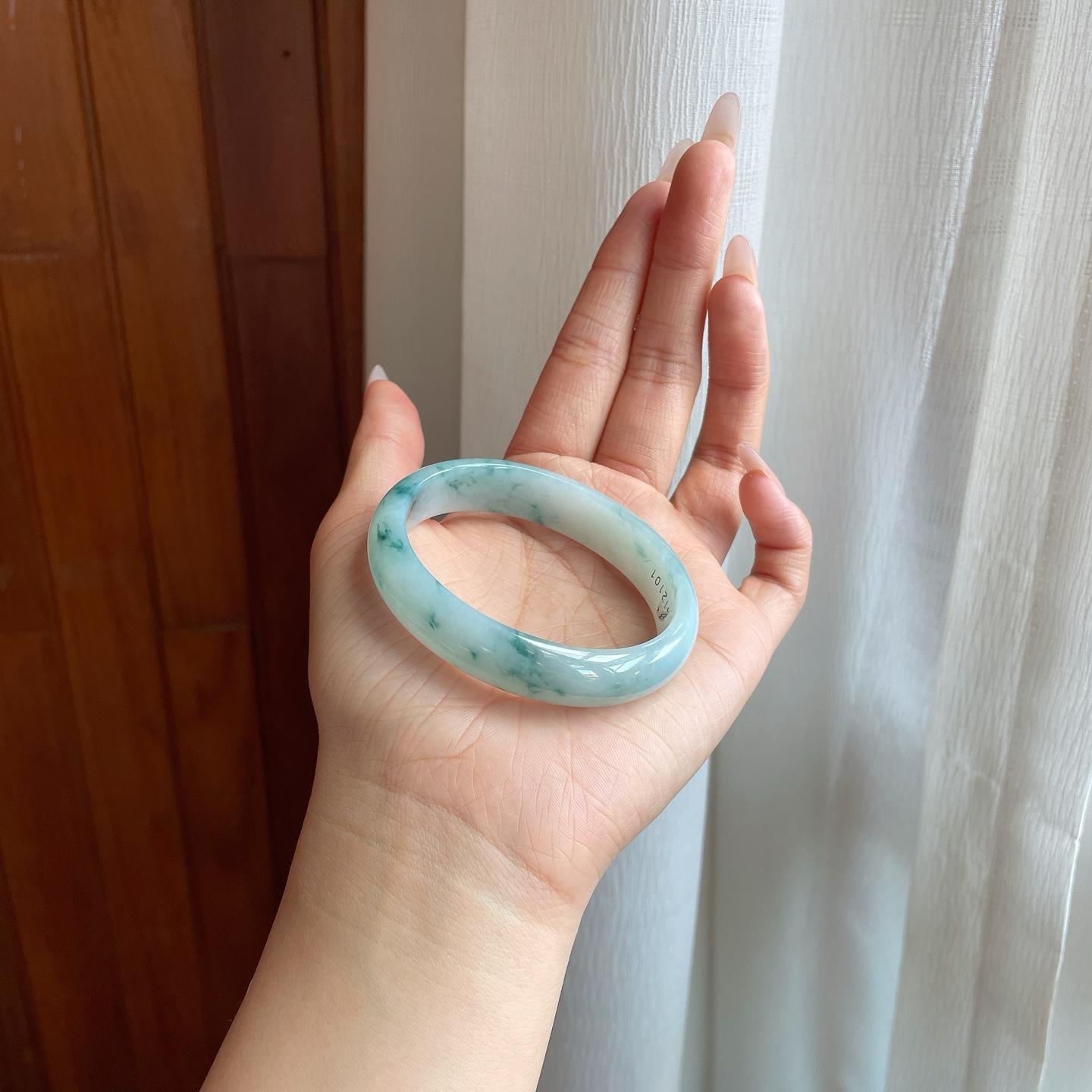 糯冰飘花翡翠贵妃镯（54.8mm）（yc281670）