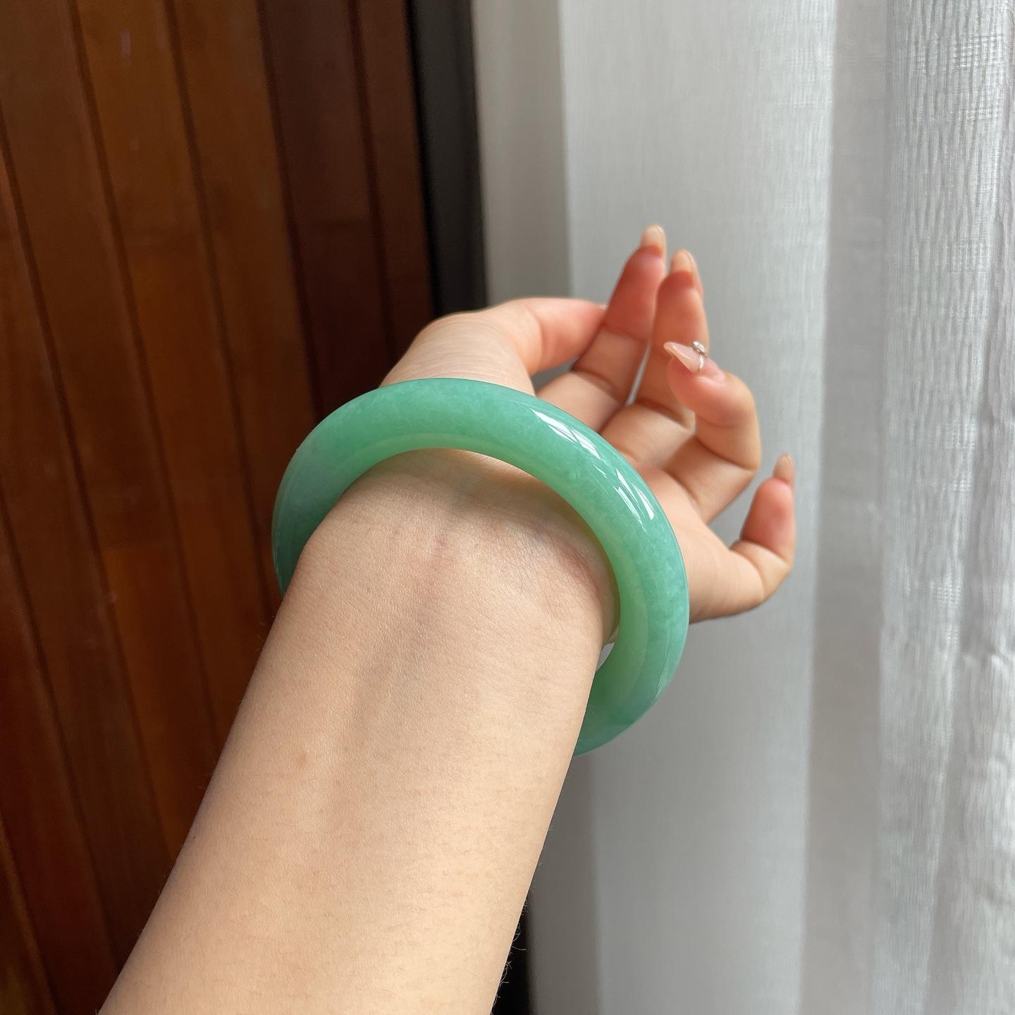 糯冰种豆绿满绿翡翠圆条手镯（54mm）（yc200134）