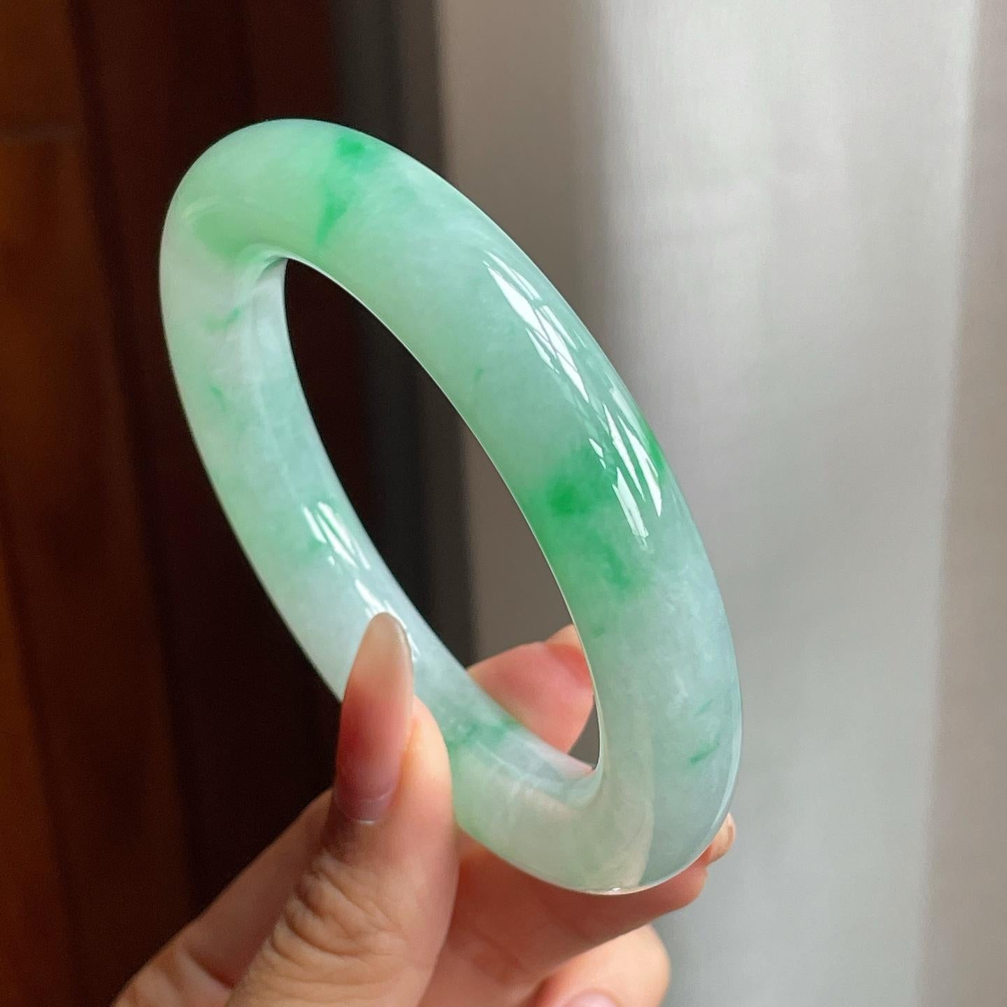 糯冰种飘绿花翡翠胖圆条手镯（56mm）（yc196575）