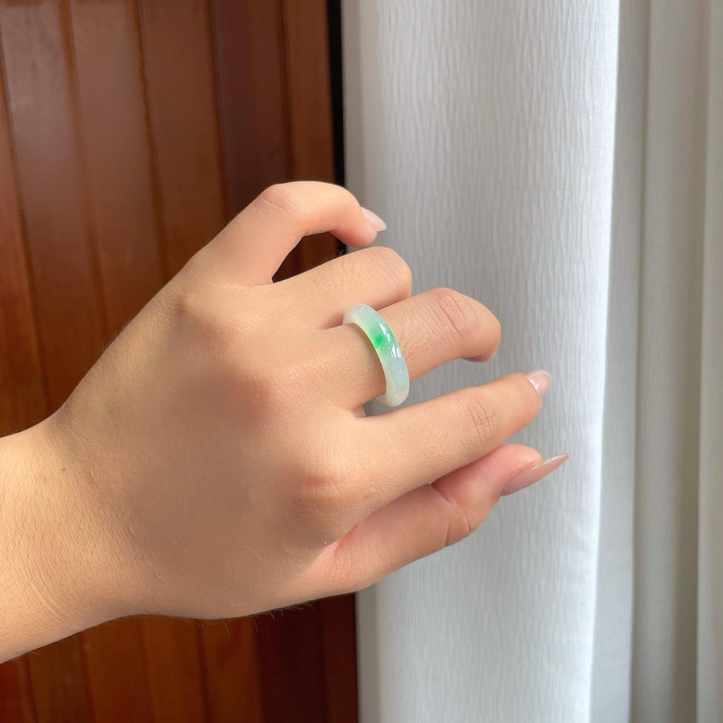 糯冰带色翡翠戒圈（yc246168）