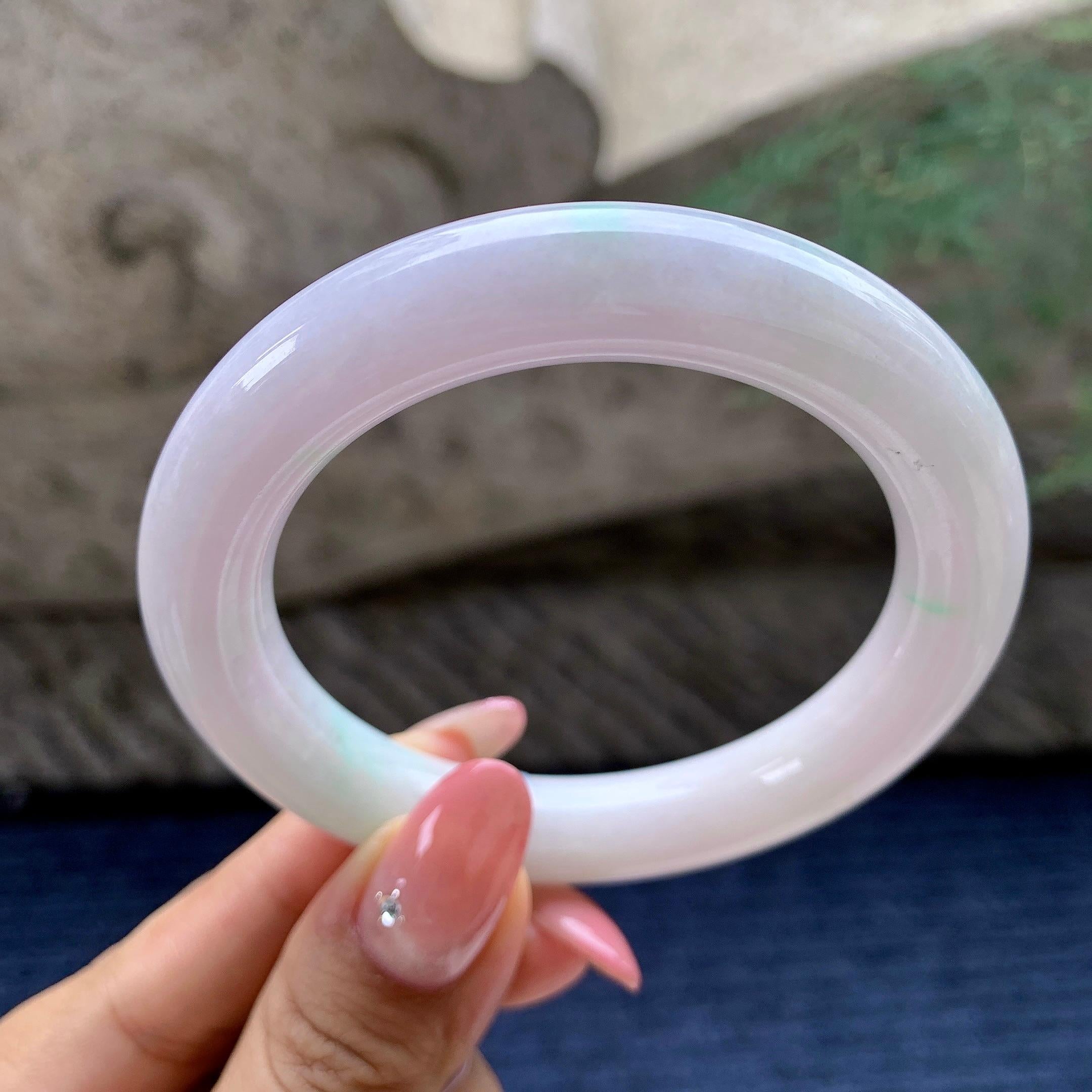 细糯种飘绿圆条手镯54.7圈     天然缅甸A货翡翠（yc423804）