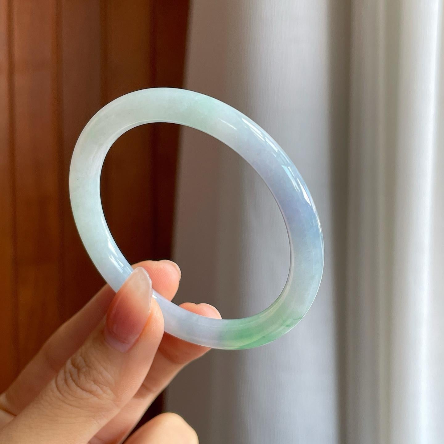 糯冰春带彩翡翠圆条手镯（53.5mm）（yc318676）