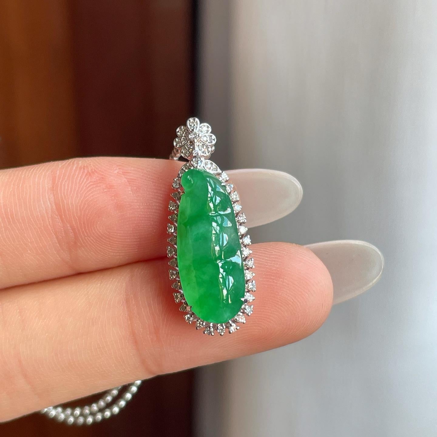 18k金钻镶冰种满绿翡翠豆子（yc257842）