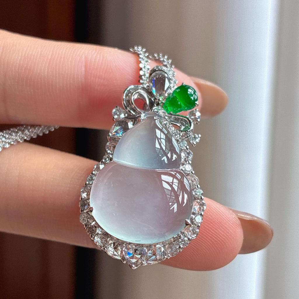 Mặt dây chuyền bầu rượu phỉ thúy băng chủng không màu khảm kim cương vàng 18k (yc450088)