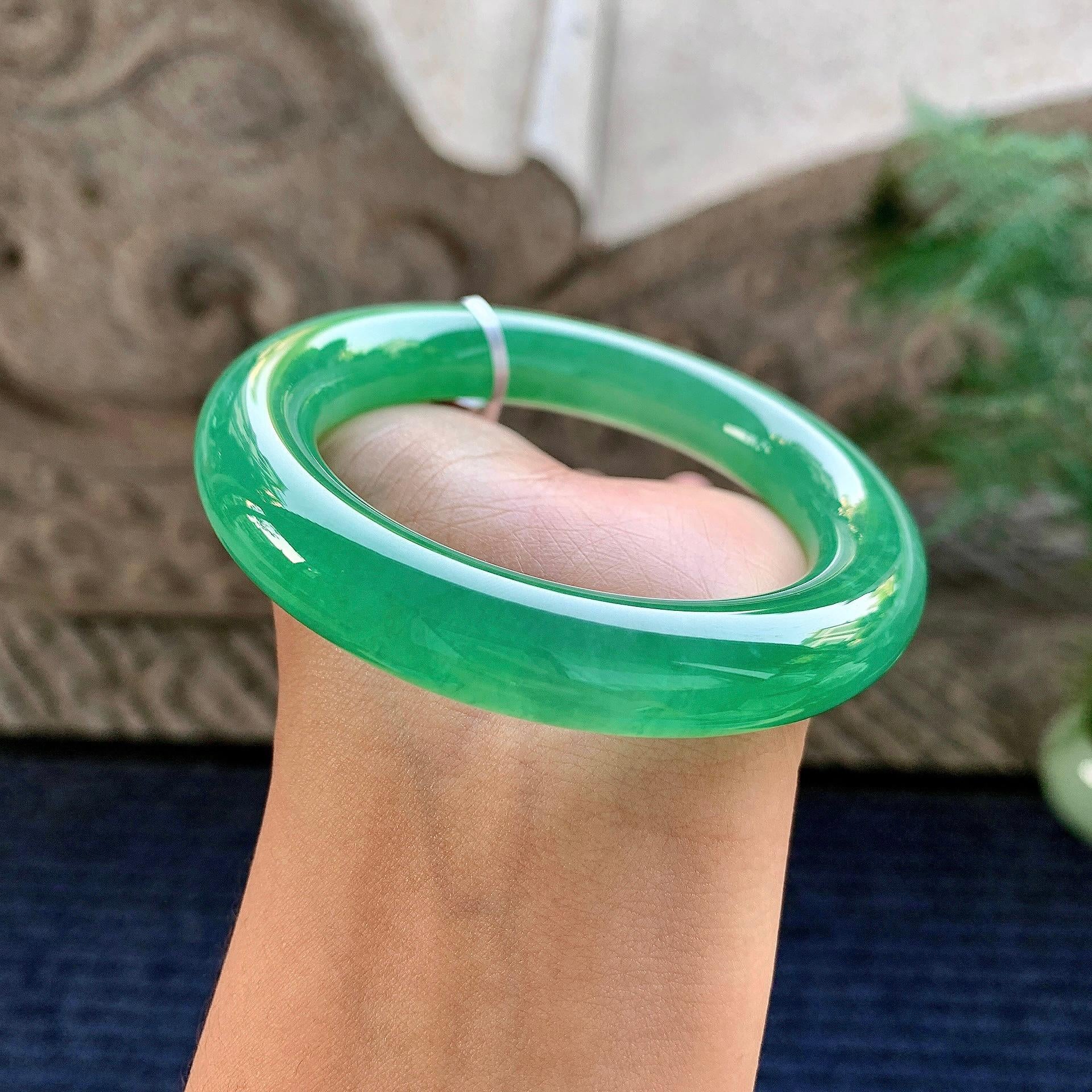 糯冰种满绿圆条手镯（54.6mm）（yc243443）