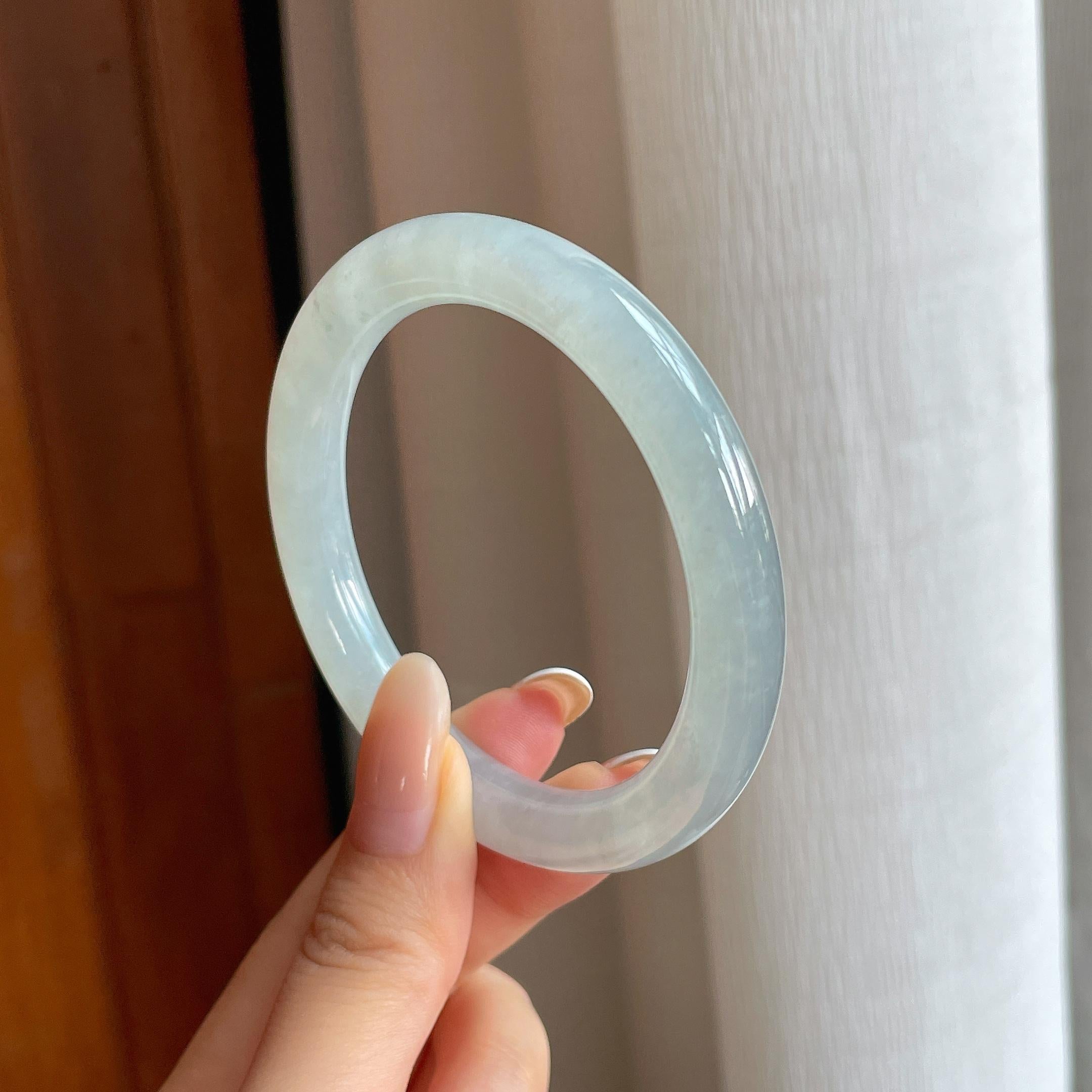 糯冰淡底色翡翠圆条手镯（55.2mm)（yc412124）