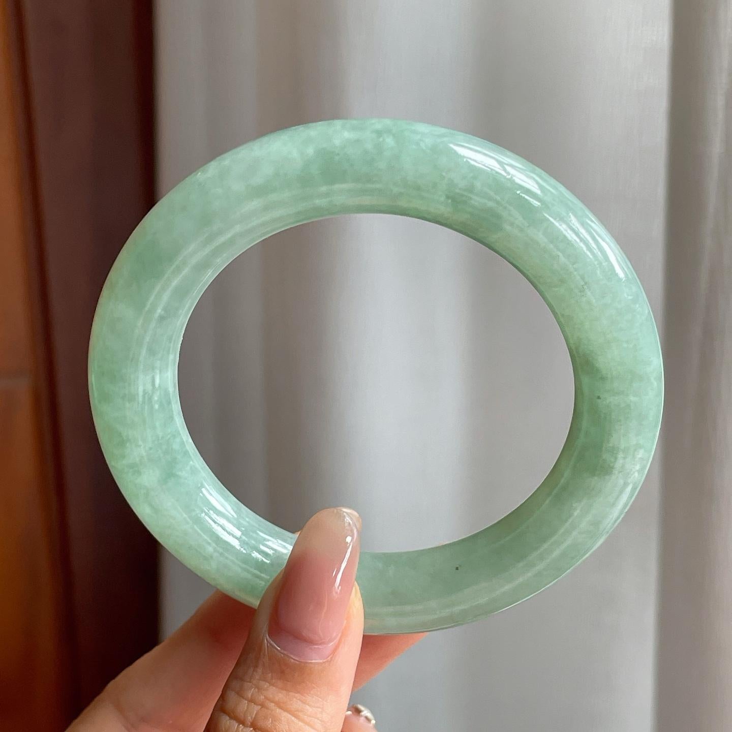 糯冰种晴底翡翠胖圆条手镯（54mm）（yc194786）