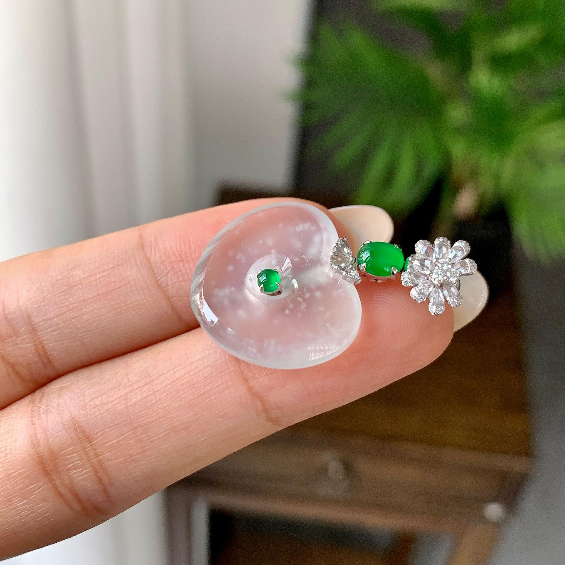 18K金钻镶冰种雪花棉爱心吊坠（yc248217）