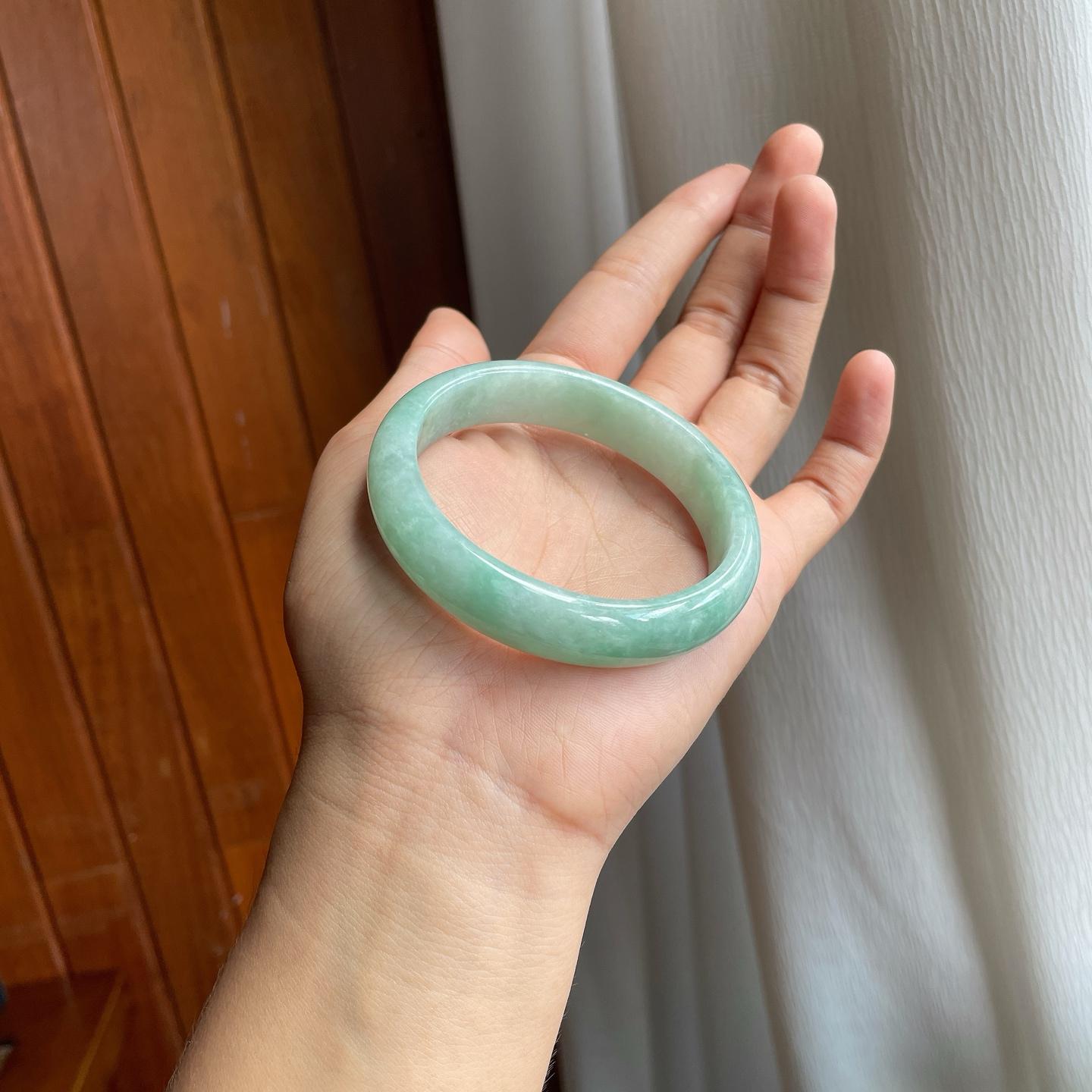 糯种带底色贵妃手镯（56.6mm）（yc216045）