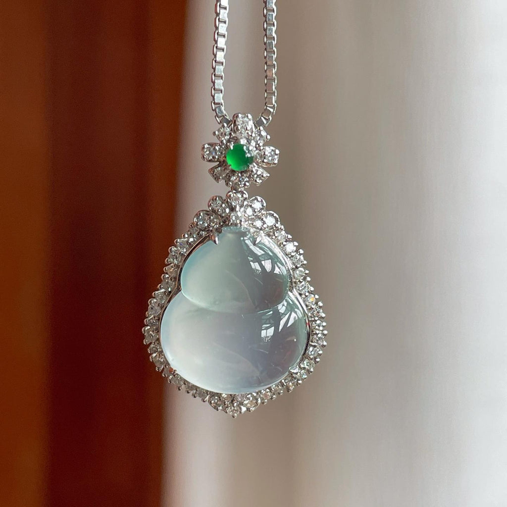 18k金镶冰种淡底色翡翠葫芦（yc239367）