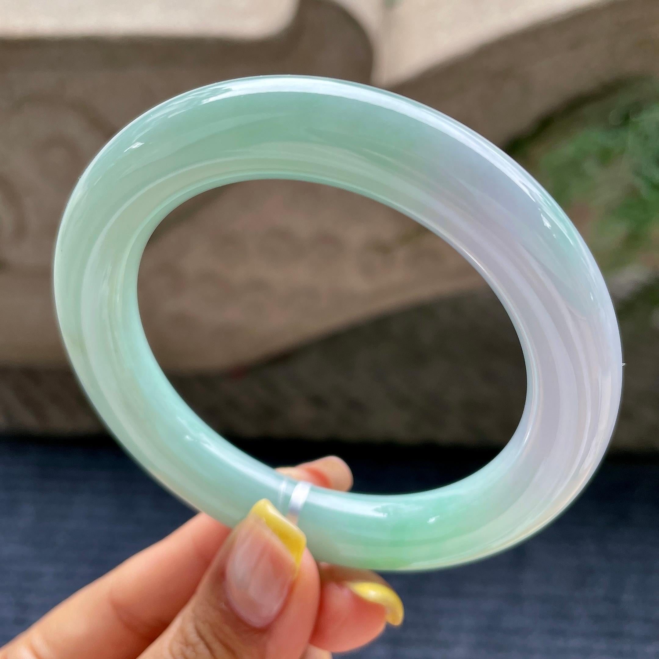 大圈口     细糯种翠绿圆条手镯58.2圈     天然缅甸A货翡翠（yc376059）