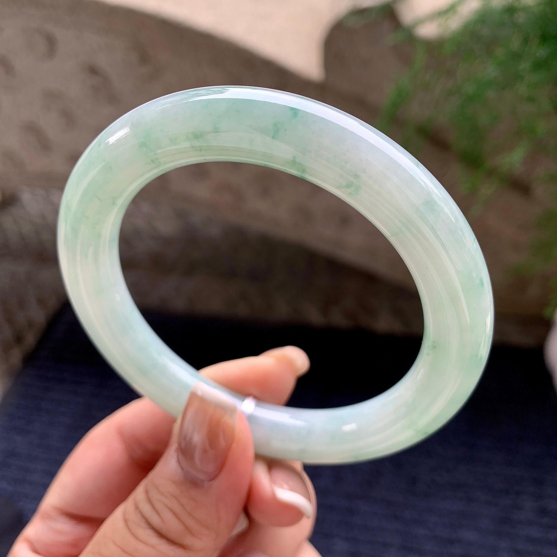 细糯种飘绿花圆条手镯 57.7圈口 天然缅甸A货翡翠（yc376073）