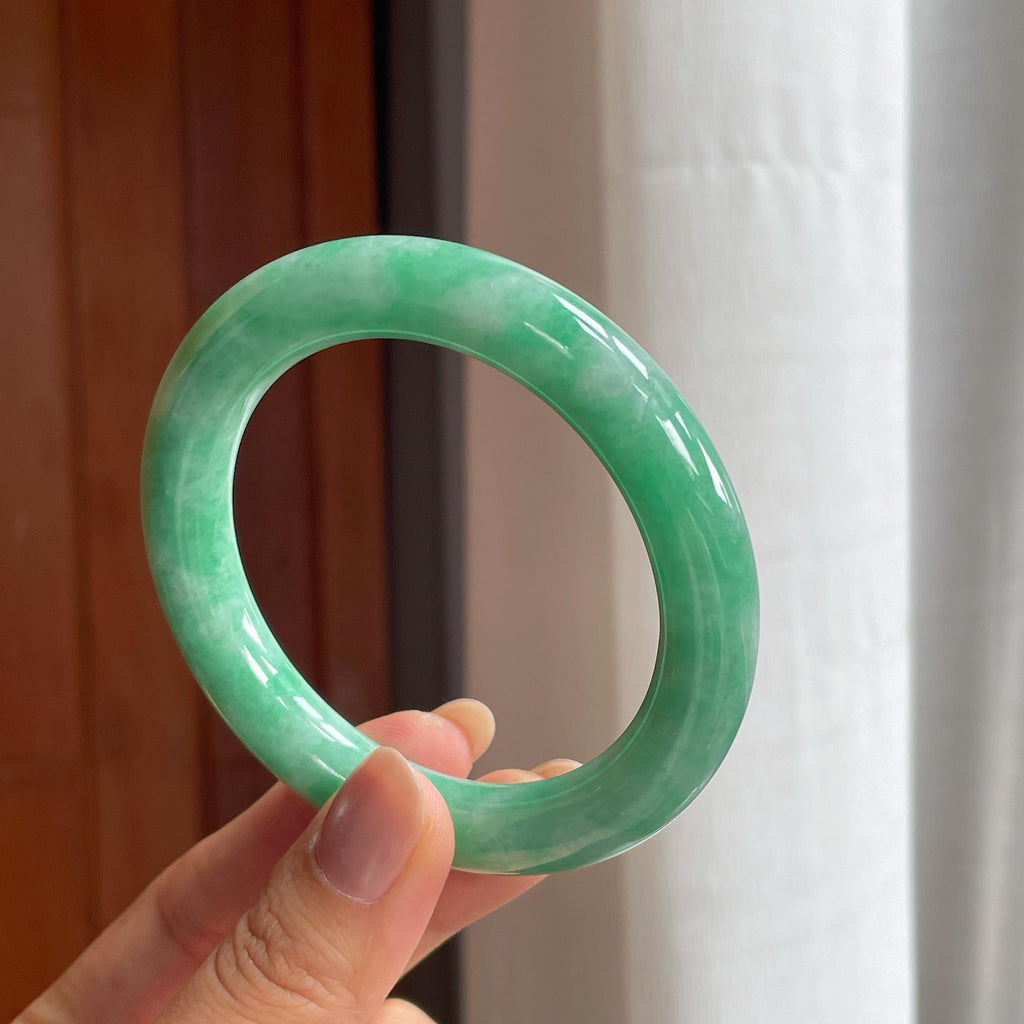 糯冰果绿翡翠圆条手镯（56mm）（yc423121）