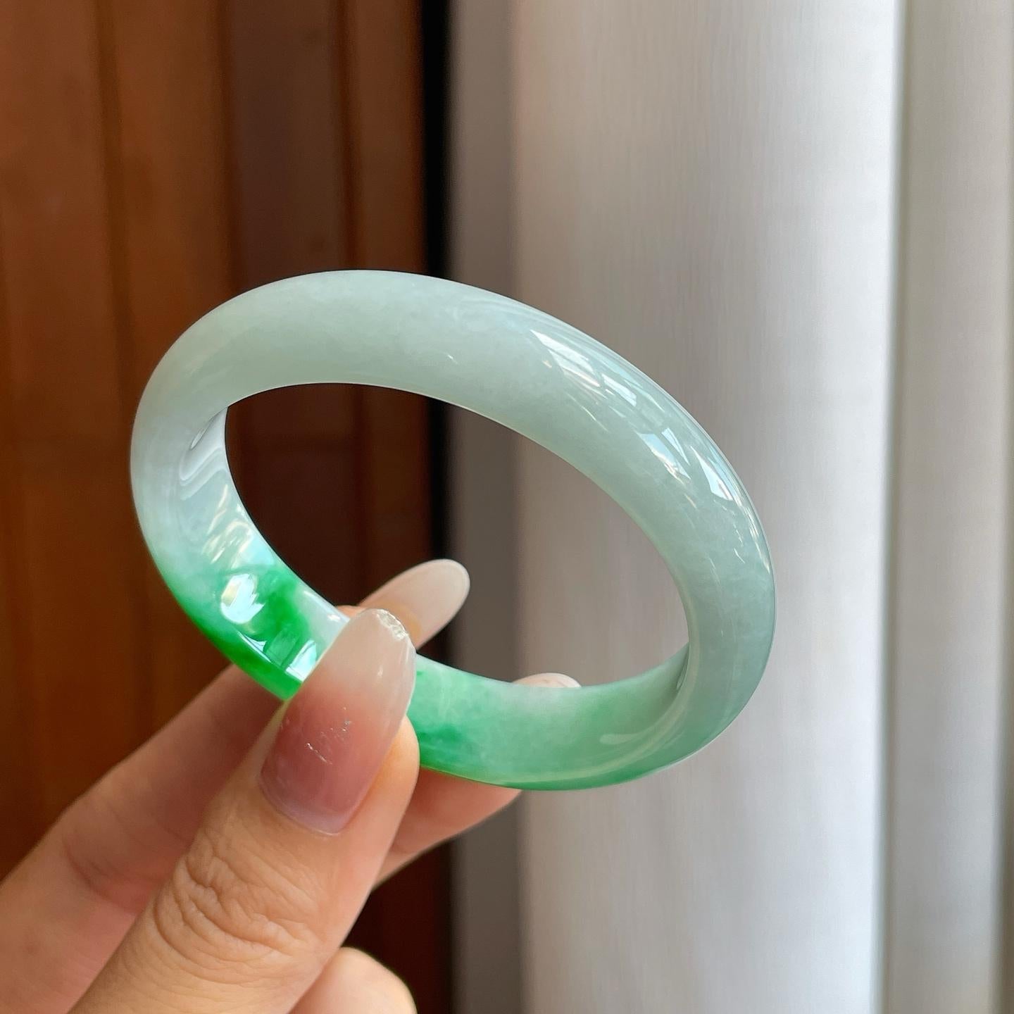 糯冰阳绿翡翠贵妃镯（53mm）（yc268231）