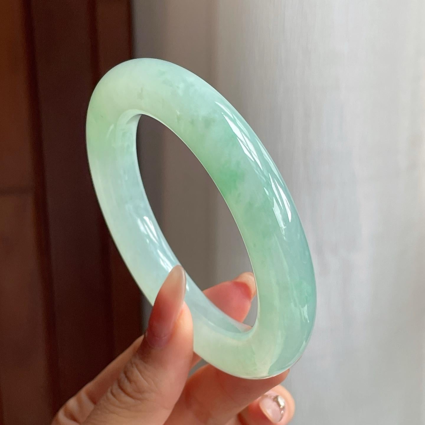 糯冰种晴底飘绿花翡翠圆条手镯（57mm）（yc198346）
