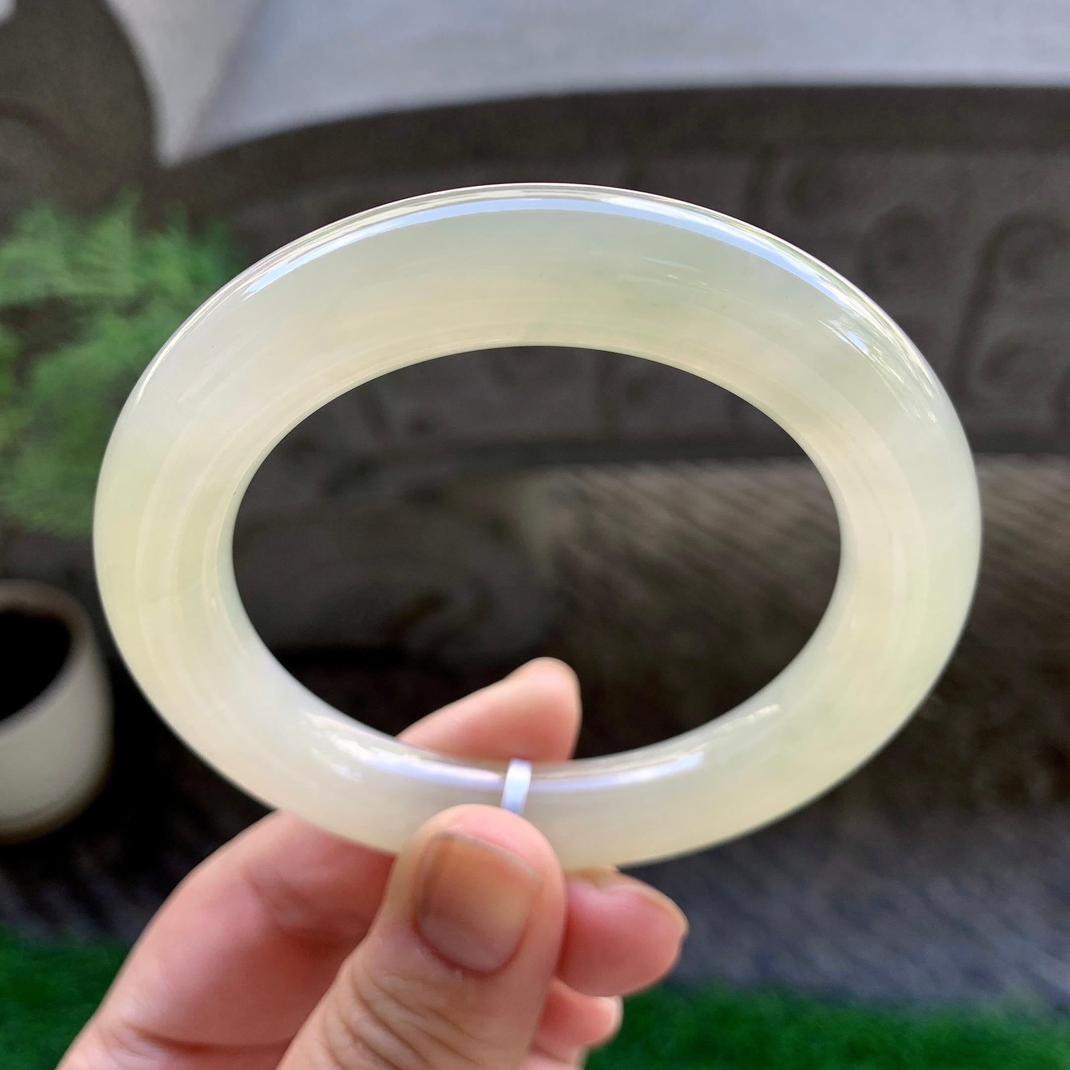 糯冰种黄翡圆条手镯（54.8mm）（yc229797）