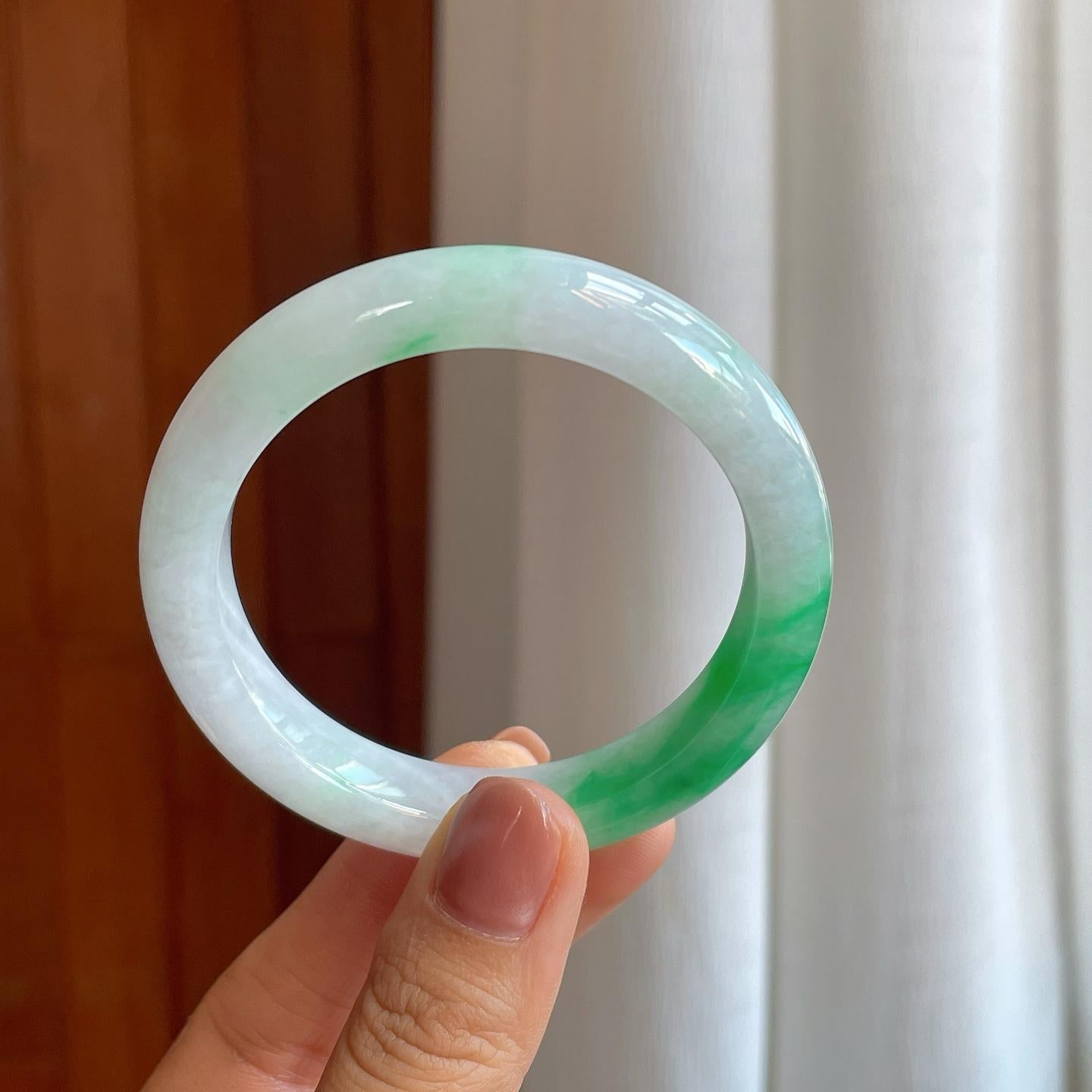糯冰白底飘花翡翠平安镯（53.5mm）（yc278722）