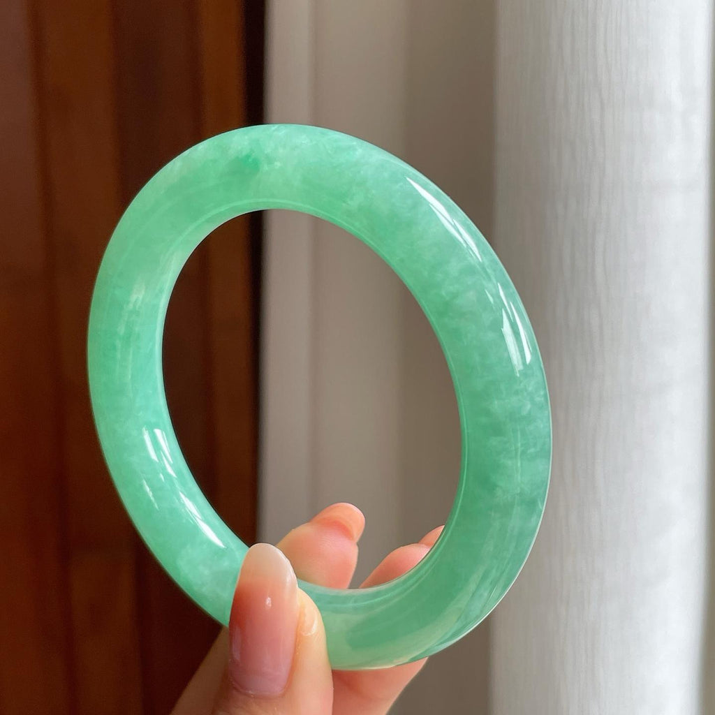 糯冰果绿翡翠圆条手镯（56mm)（yc342965）