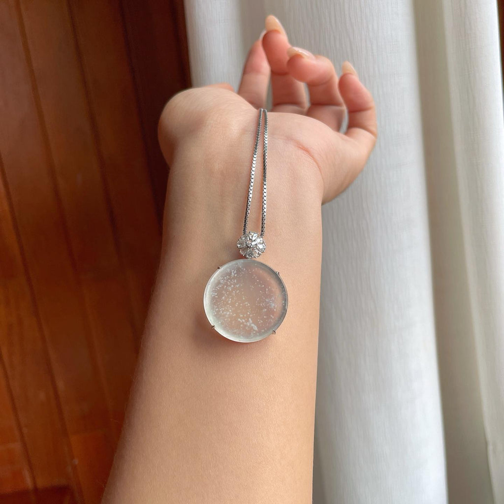 18k金镶玻璃种雪花棉翡翠无事牌（yc239388）