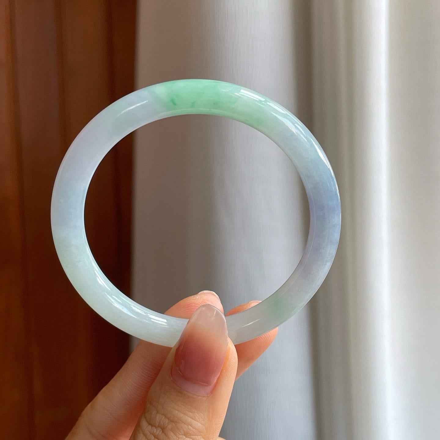 糯冰春带彩翡翠圆条手镯（53.5mm）（yc318676）