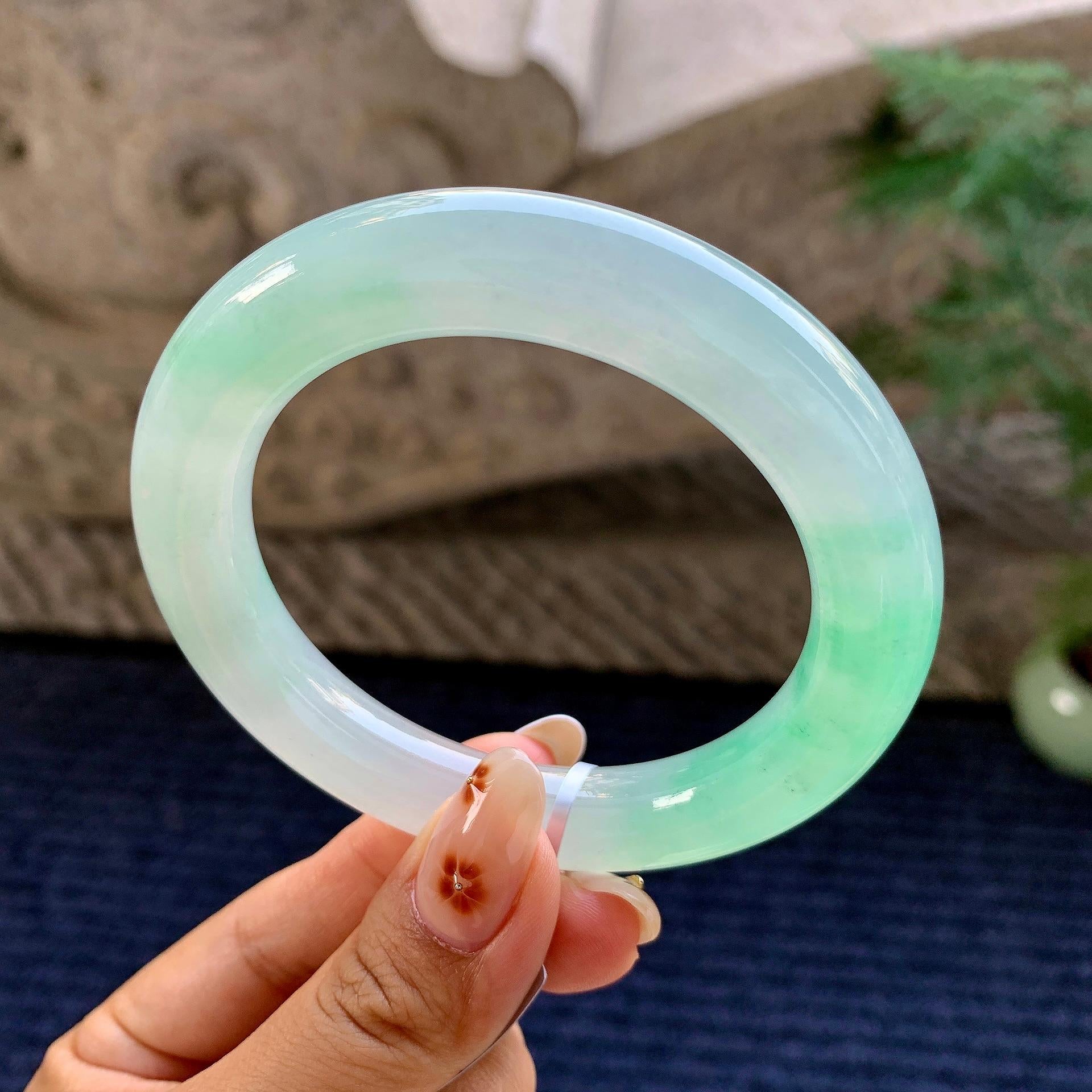 糯冰种翠绿圆条手镯（56.3mm）（yc243459）