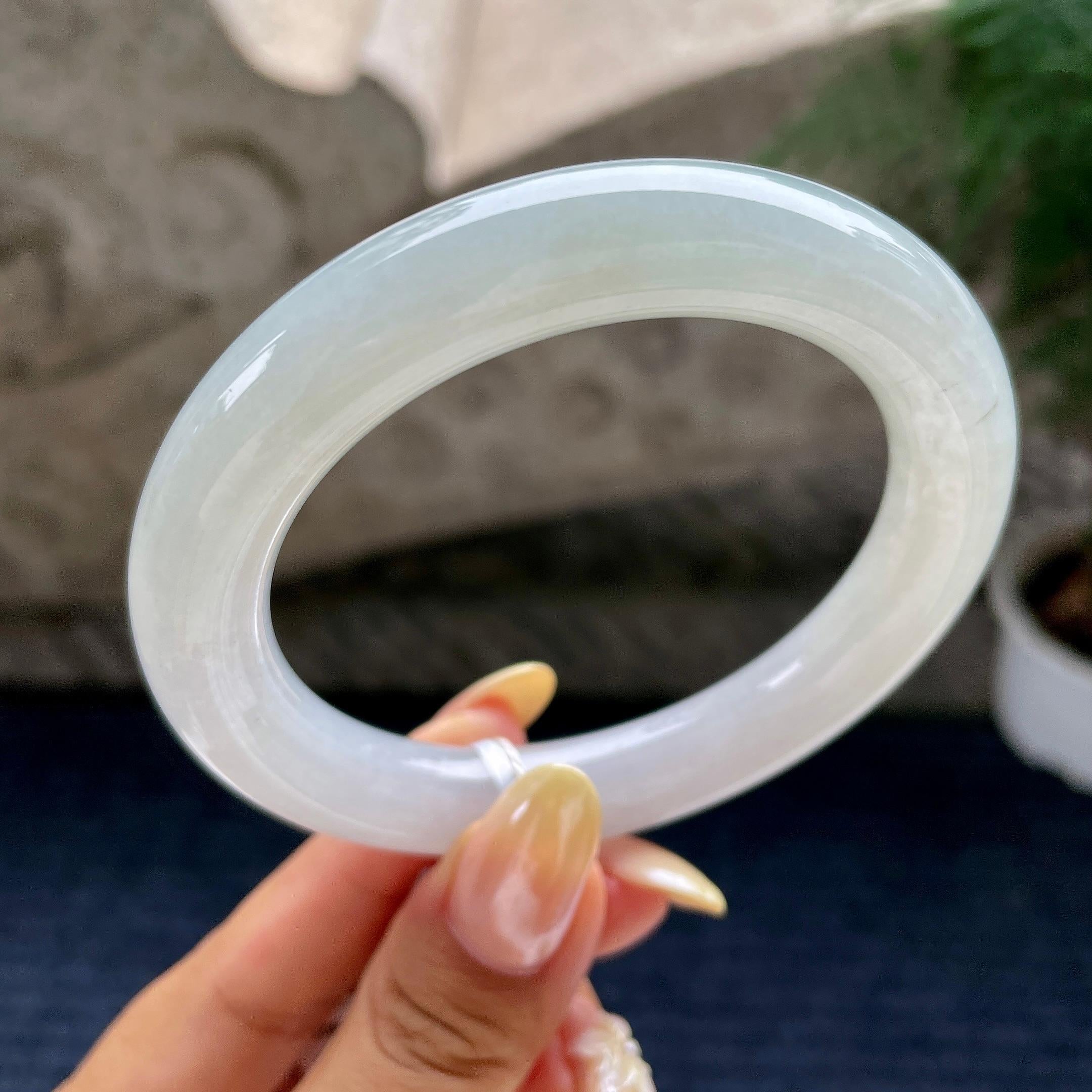 大圈口 细糯种带底色圆条手镯58.5圈 天然缅甸A货翡翠（yc460657）