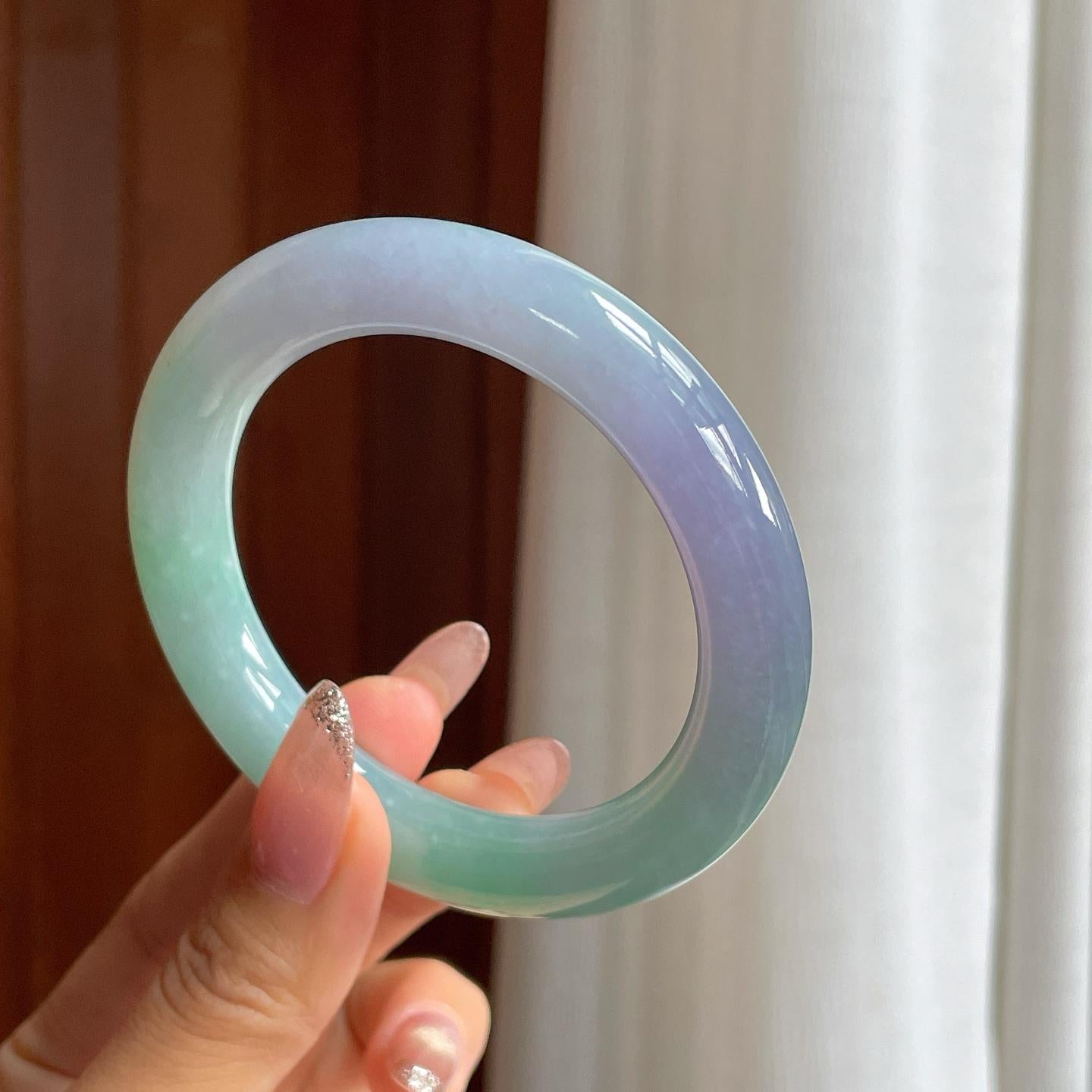 糯冰春带彩翡翠圆条手镯（56.8mm）（yc361773）