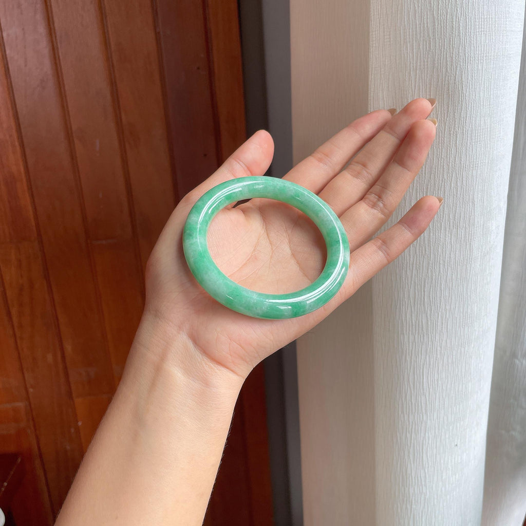 糯冰果绿翡翠圆条手镯（56mm）（yc423121）