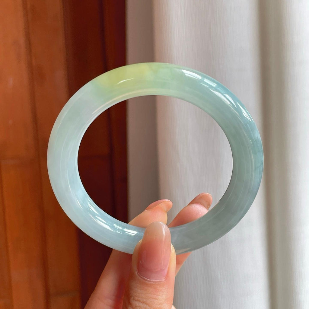 冰种飘黄翡翠圆条手镯（55mm)（yc360254）