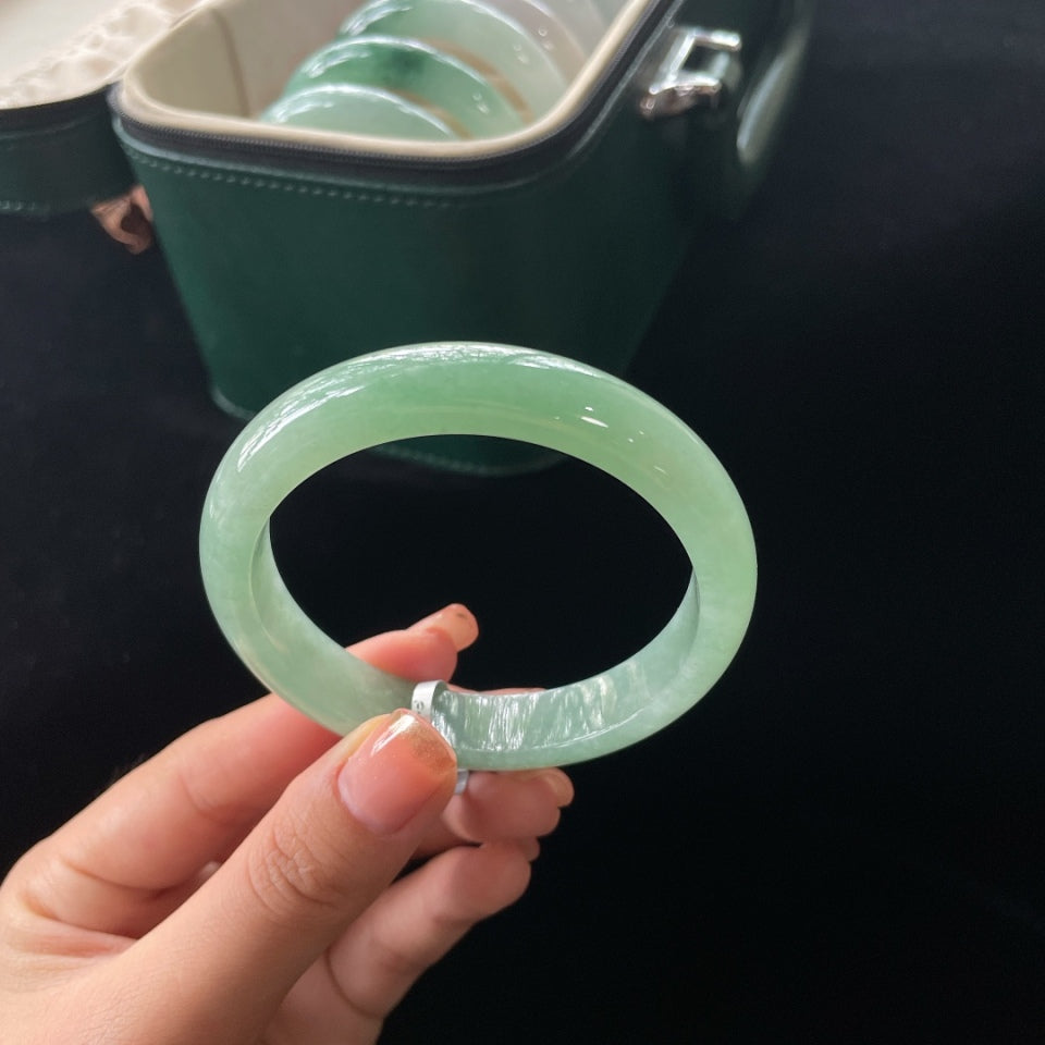 糯冰湖水绿正圈翡翠手镯（57mm）（yc019482）