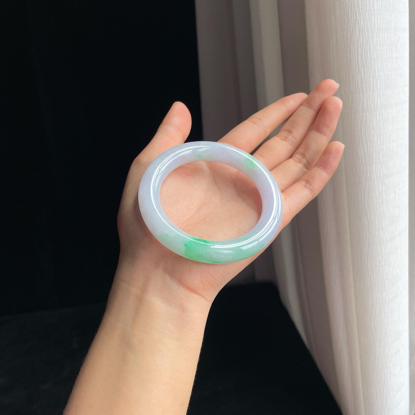 糯冰春带彩翡翠圆条手镯（56.5mm）（yc377011）