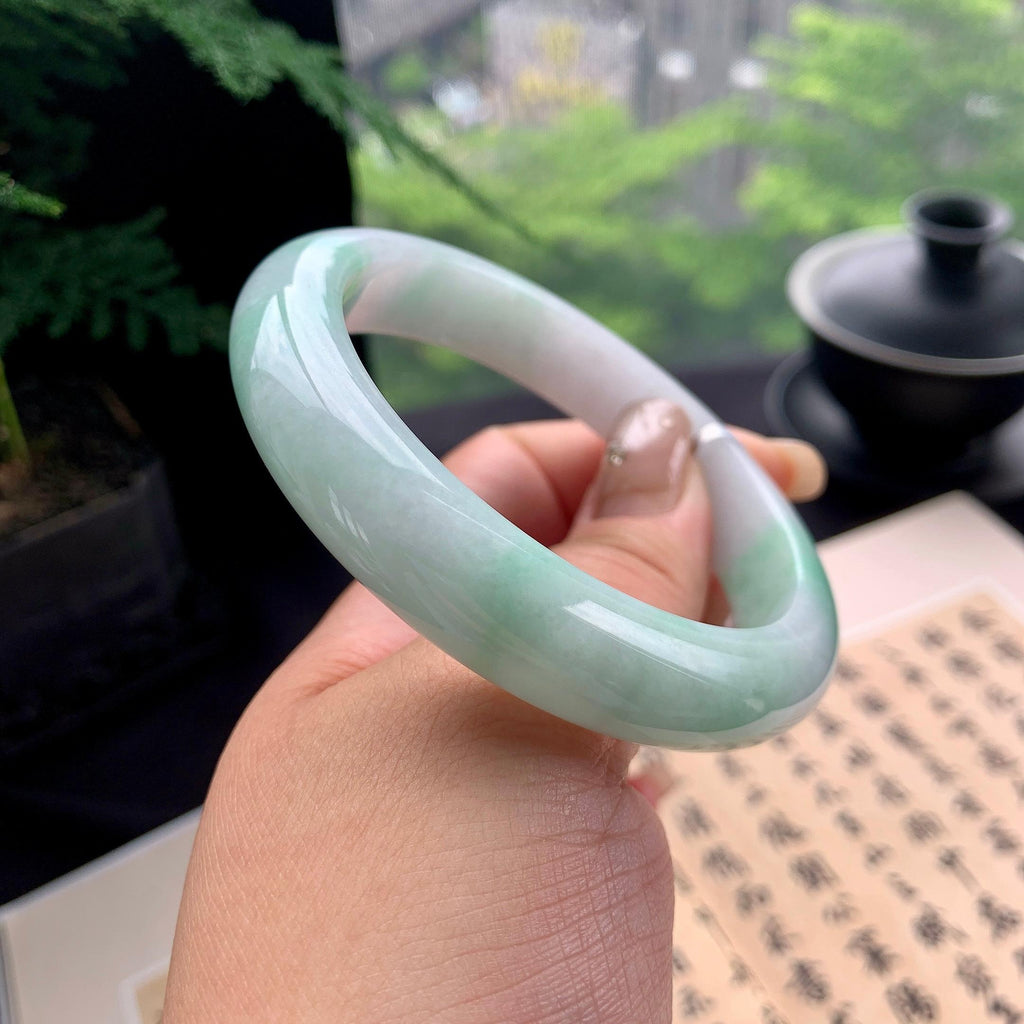 大圈口 细糯种晴底飘绿正圈平安镯 60圈口 天然缅甸A货翡翠（yc473056）