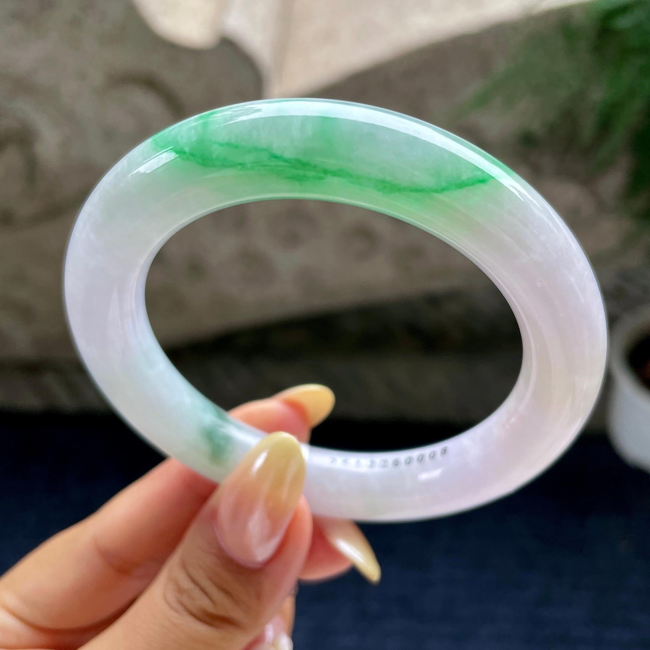 细糯种淡紫底飘翠绿圆条手镯56.2圈 天然缅甸A货翡翠（yc460683）