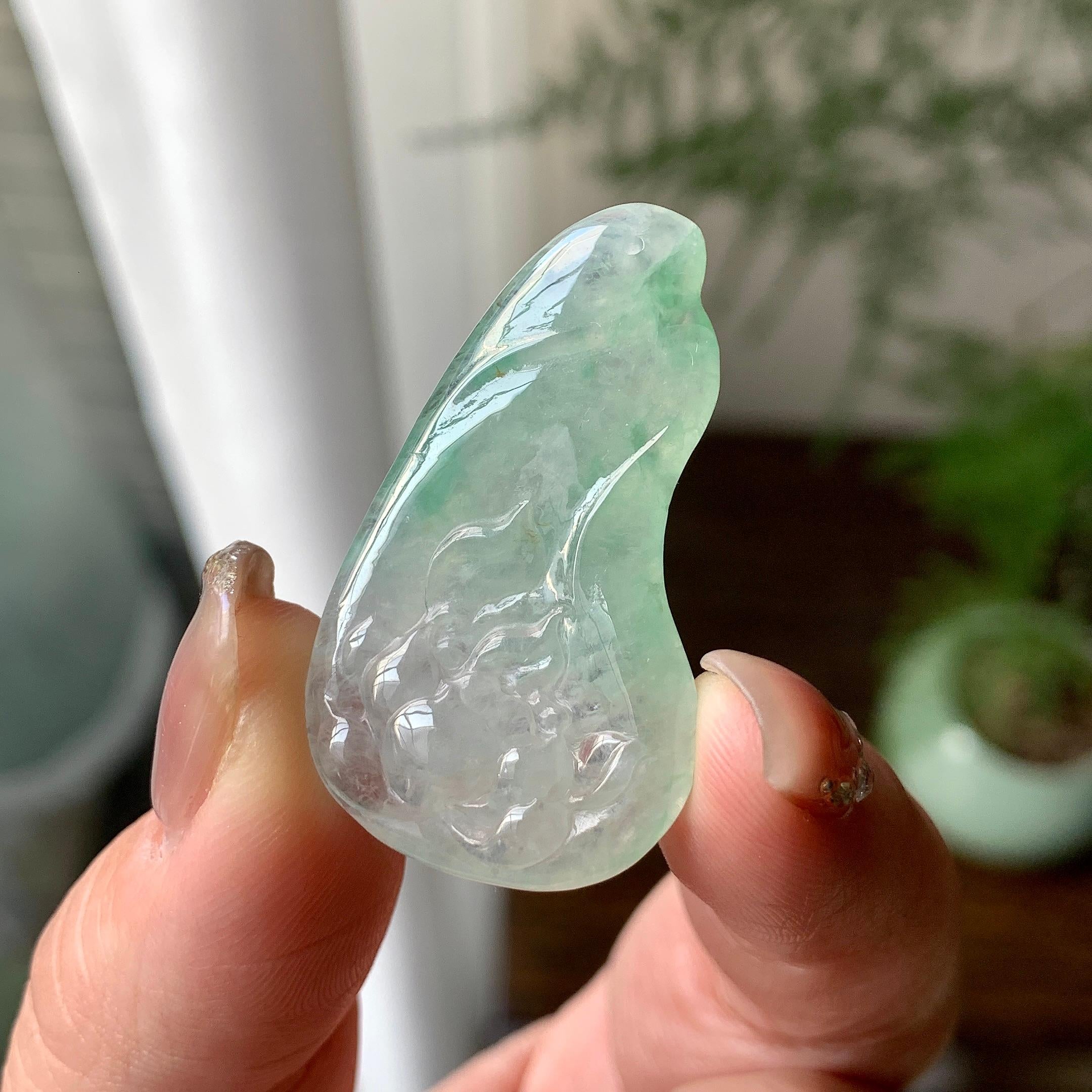 糯冰种淡晴底荷花挂件（yc284456）