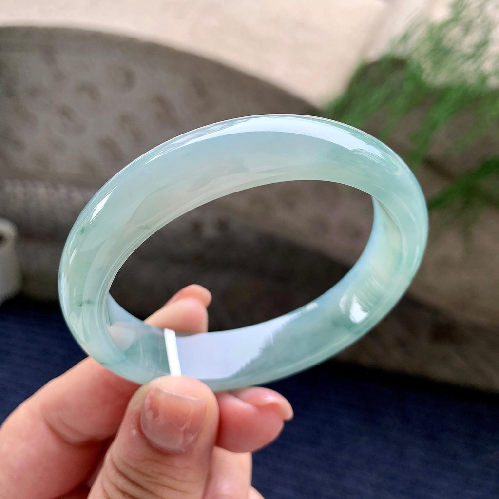 糯冰种蓝底飘蓝花贵妃手镯 54.6圈口 天然缅甸A货翡翠（yc481968）