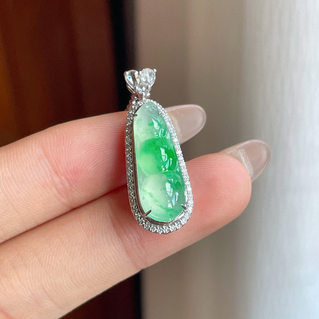 18k金镶冰种飘绿花翡翠豆子（yc241871）