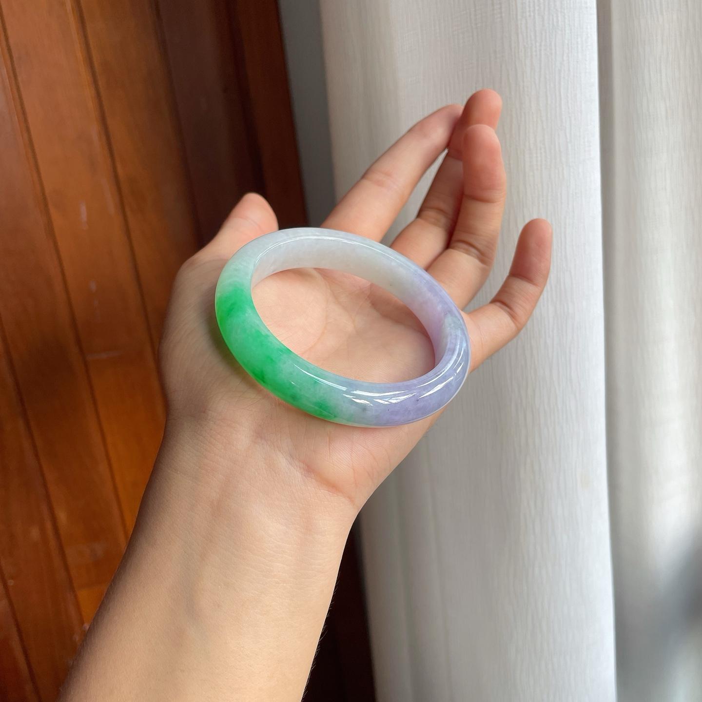 糯冰春带彩翡翠平安镯（56mm）（yc225096）