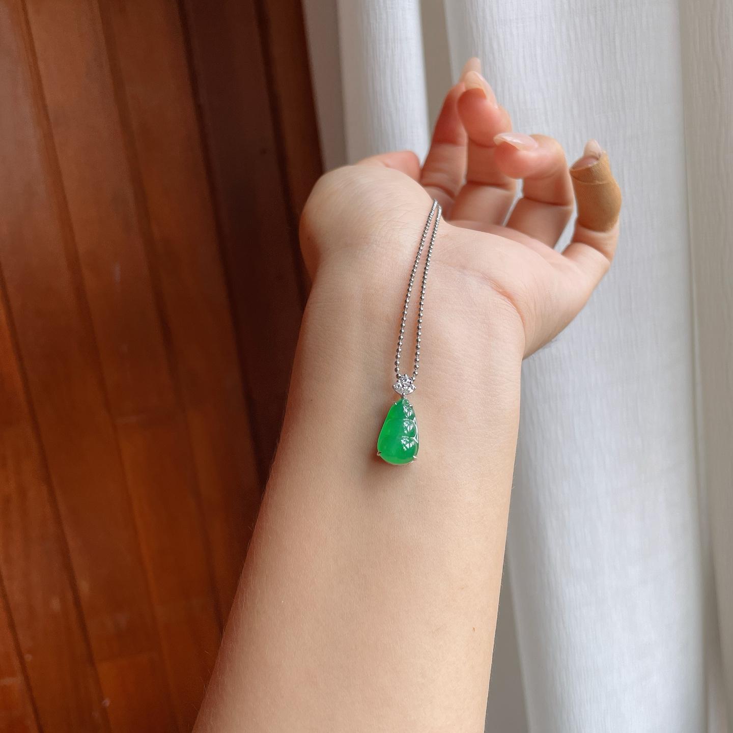 18k金镶镶冰种满绿翡翠豆子（yc246180）